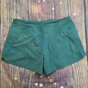 Womens CRZ Yoga mid rise workout athletic short. Size 12. EUC.